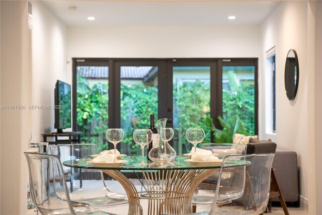 Building Photo - 360 NE 87th St