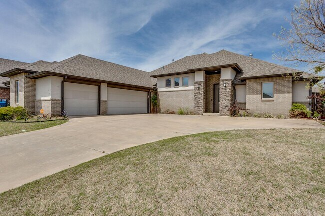 Building Photo - 2125 Heavenly Dr