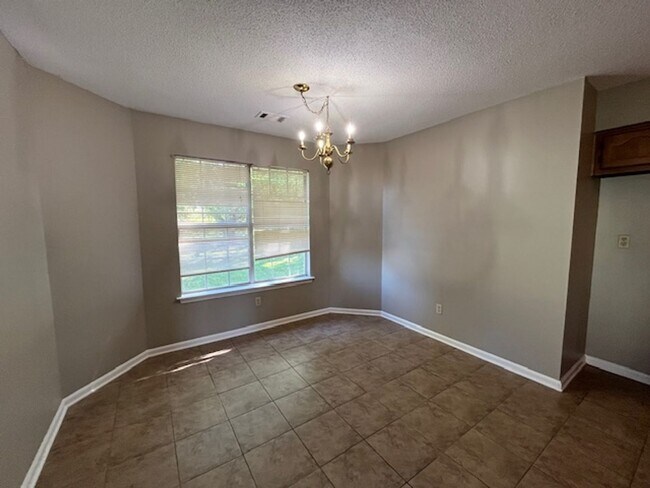 Building Photo - Renovated 3 Bedroom 2 Bath Home for Rent!!