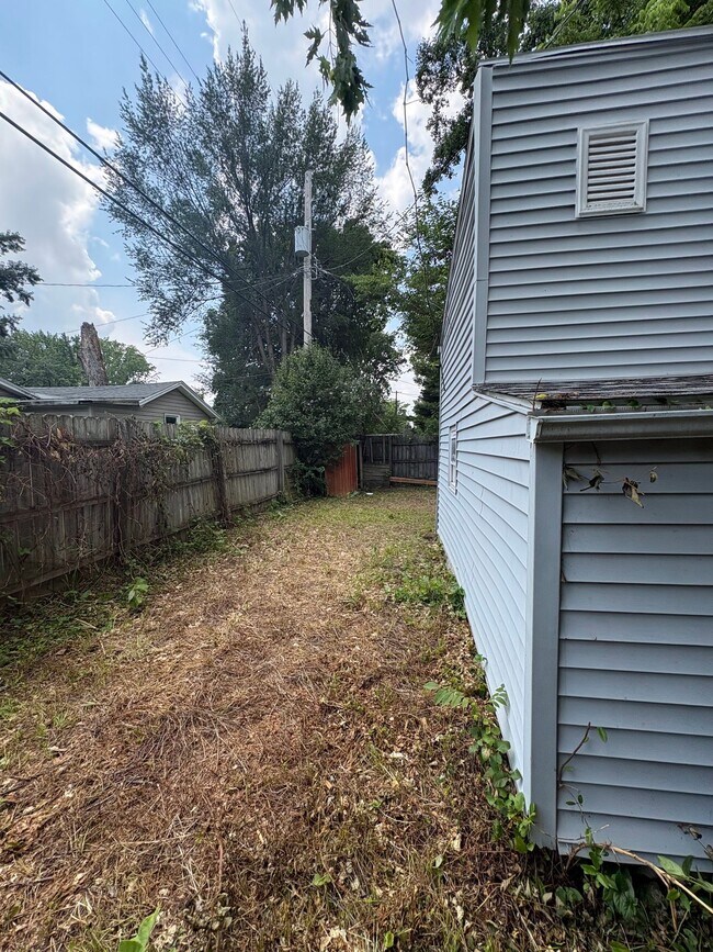 Building Photo - 1421 Sedgwick St