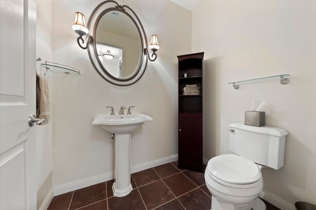 Building Photo - Furnished Exquisite 1-Bedroom Luxury Condo Minutes from the LV Strip with Resort-Style Amenities