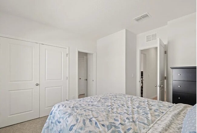 Building Photo - BEAUTIFUL Town Home For Rent in Angeline!