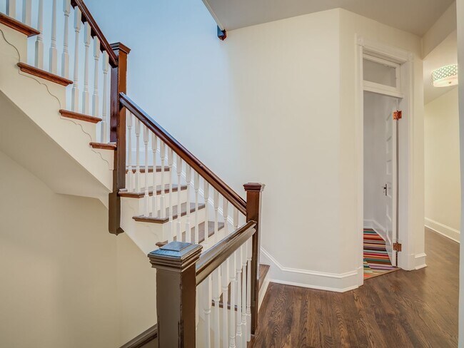 Building Photo - 1022 Park Rd NW