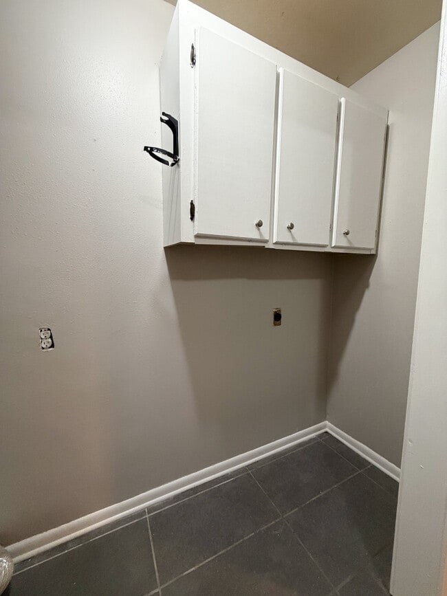 Building Photo - 205 Windward St