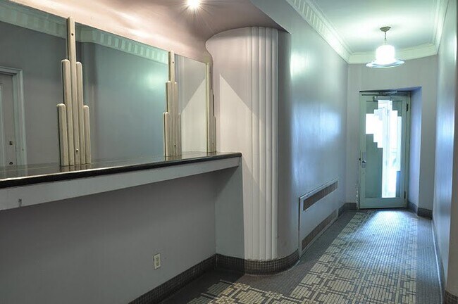 Building Photo - 113 E 31st St