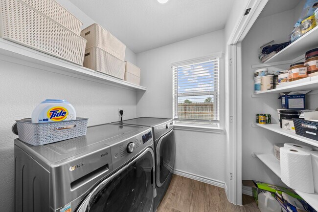 Building Photo - 2635 Settlers Oak Dr