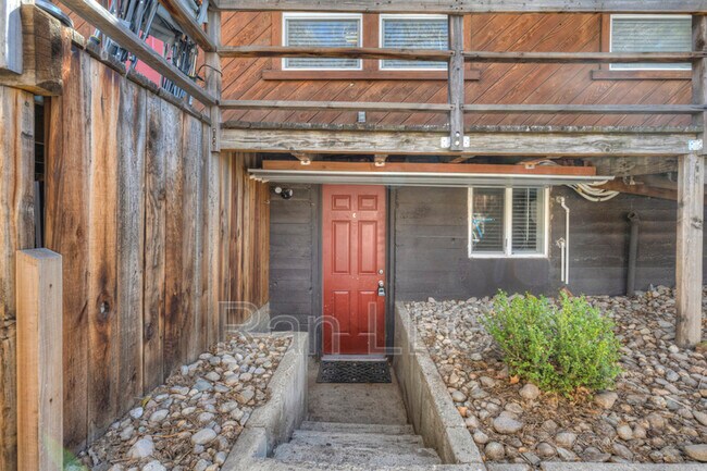 Building Photo - 1350 Haskell St
