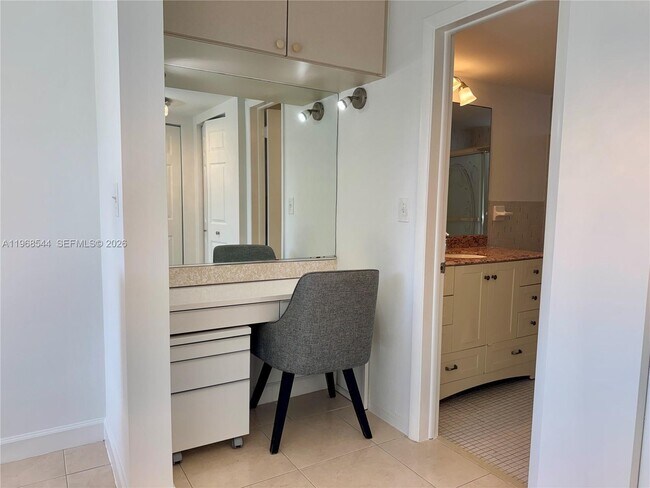 Building Photo - 2855 Leonard Dr