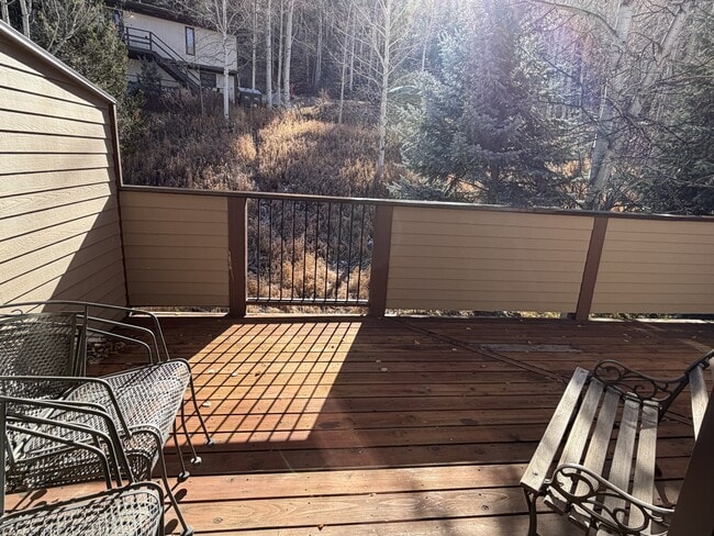 Building Photo - 2833 Kinnickinnick Rd