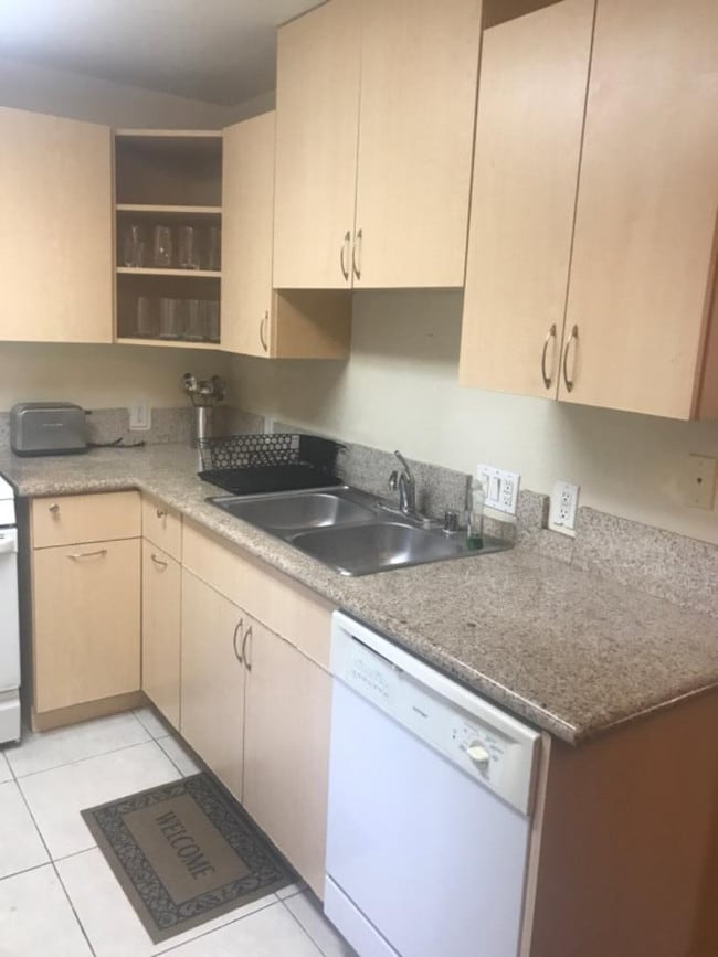 Building Photo - 14655 Vanowen St