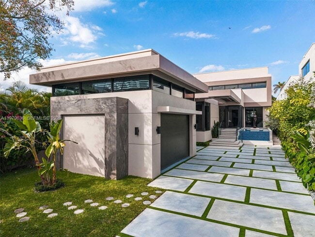 Building Photo - 723 NE 77th St