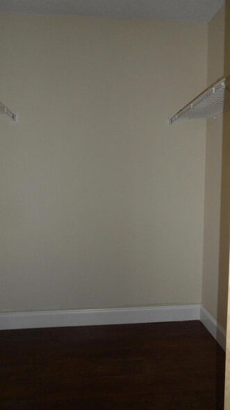 Building Photo - 351 Palm Way