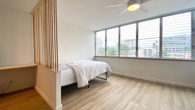 Building Photo - Renovated Studio - Utilities INCLUDED Available in Punahou Gardens!!