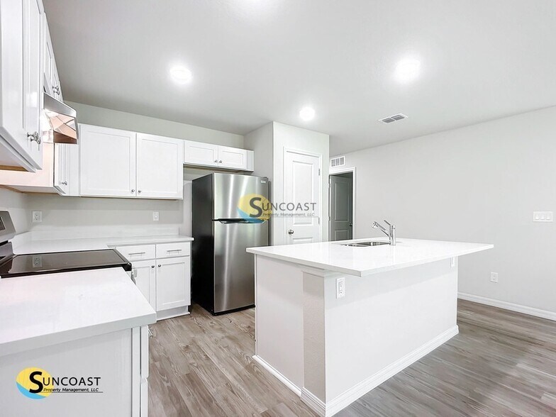 Primary Photo - 19 Wood Amber Ln