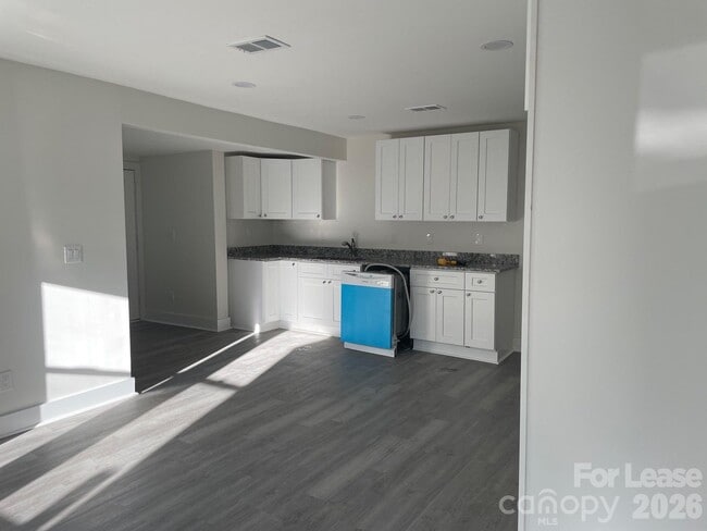 Building Photo - 649 Arch Dr