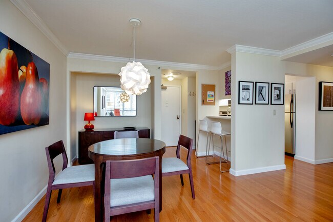 Building Photo - 900 Bush St