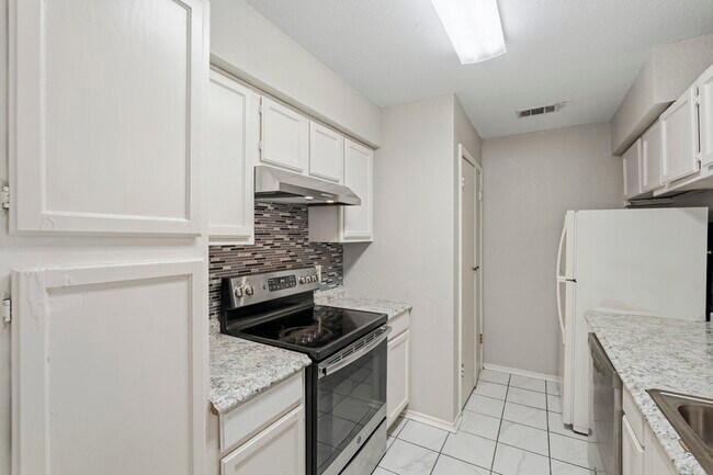 Building Photo - 14550 Fonmeadow Dr