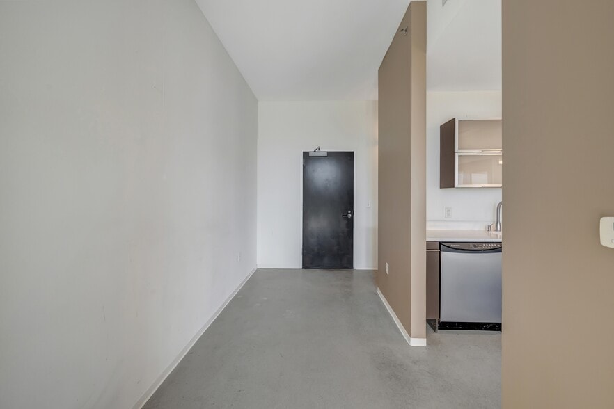 Building Photo - 2115 Yeaman Pl