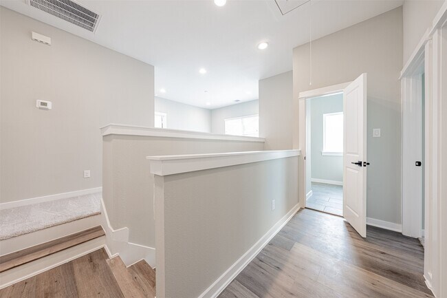 Building Photo - 8402 Berry Green Ln