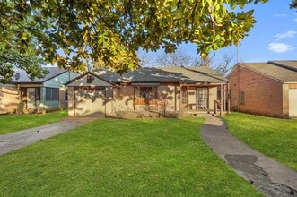 Building Photo - 806 Buckalew St