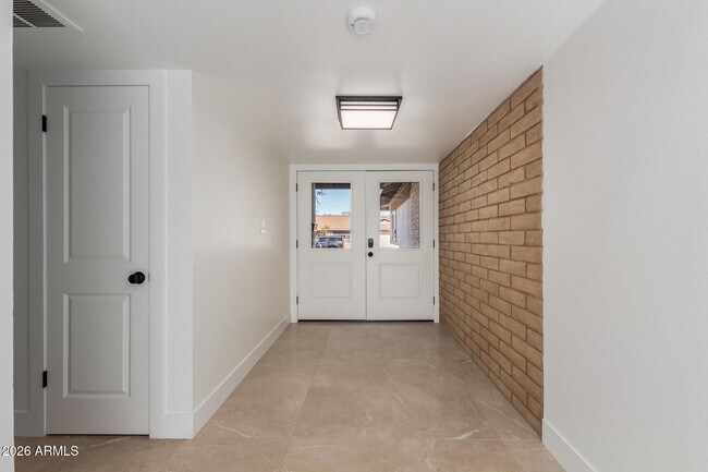 Building Photo - 1103 E Palmcroft Dr