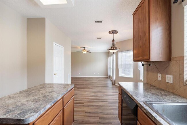 Building Photo - 15422 Elm Leaf Pl