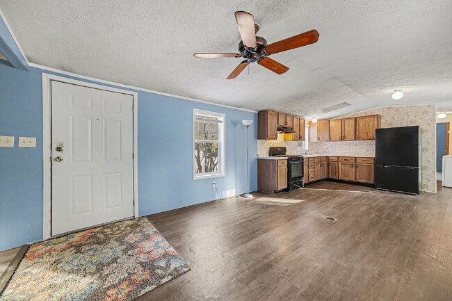 Building Photo - 3 Bedroom, 2 Bath Rental - $1450/month