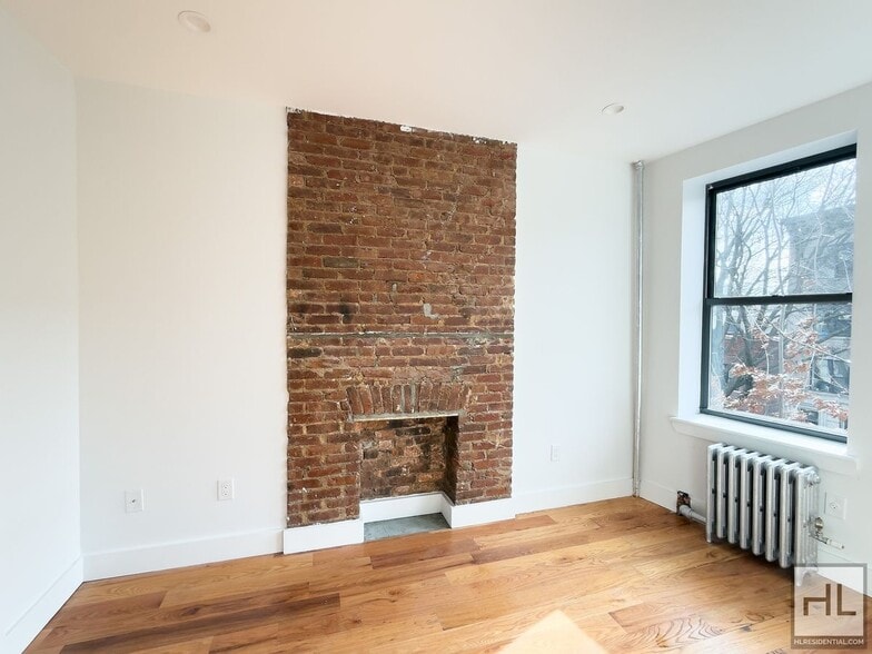 Building Photo - PROSPECT PLACE / Spacious Crown Heights Renovated 3-Bed 2-Bath / No Fee