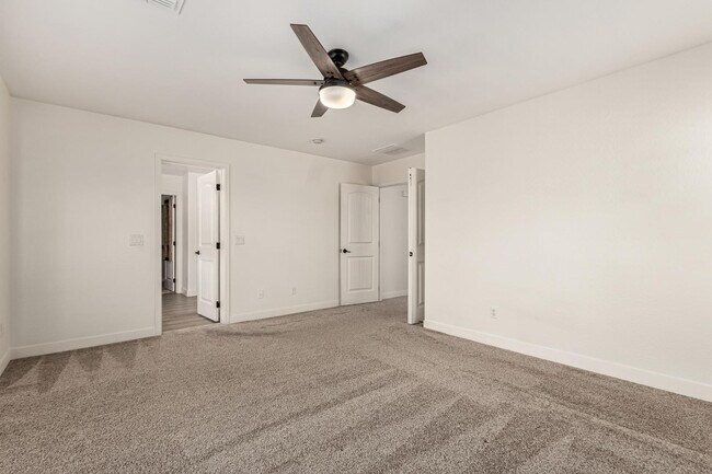 Building Photo - 390 W Wisteria Pl