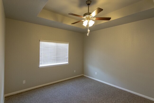 Building Photo - 7019 Tanglehead Dr