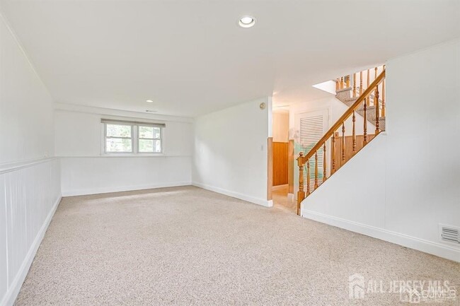 Building Photo - 559 Wood Ave