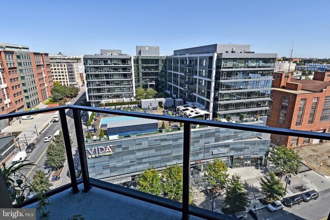 Building Photo - 1300 4th St SE