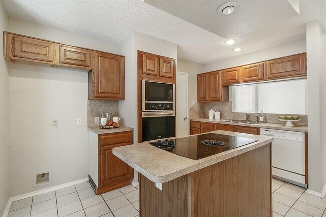 Building Photo - 16834 Applecross Ln
