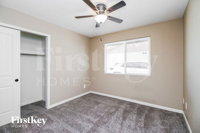 Building Photo - 4716 S Kenwood Ln