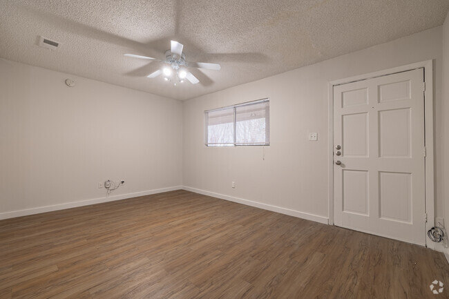 2BD, 1BA - 820SF - Living Room - Bouldin Creek Apartments