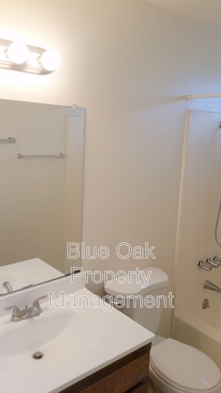 Building Photo - 985 Salem St