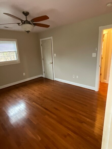 Building Photo - 5078 Broad Run Church Rd