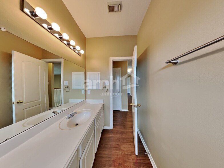 Building Photo - 26004 Castle Meadow Ln