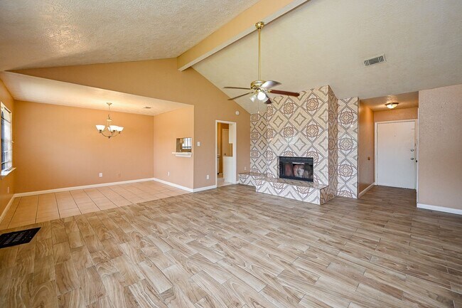 Building Photo - Nice 4 bd Rm Single Family Home