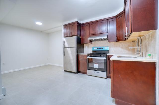 Building Photo - 2 bedroom in WOODSIDE NY 11377