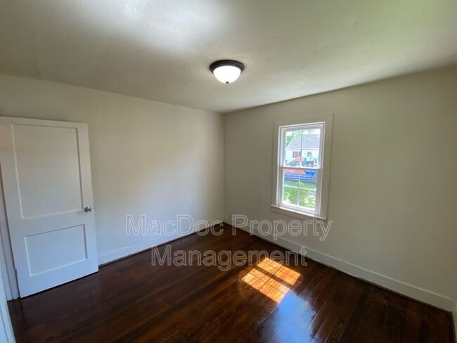 Building Photo - 188 Mansfield St