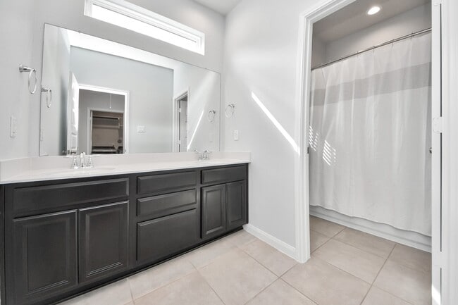 Building Photo - 9830 Magnolia Village Ln