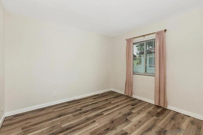 Building Photo - 767 Eastshore Terrace