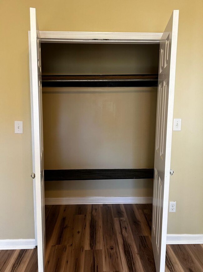 Building Photo - 1326 E Gibson St