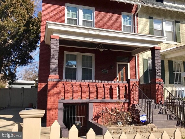 Building Photo - 1400 Morse St NE