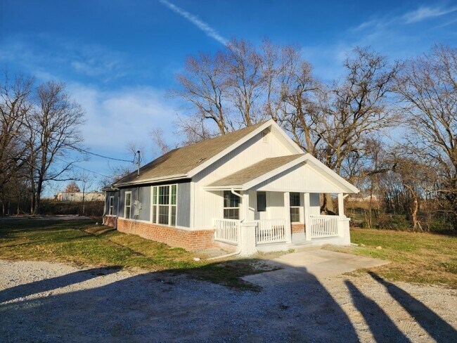 Building Photo - 7642 SW Regional Airport Blvd