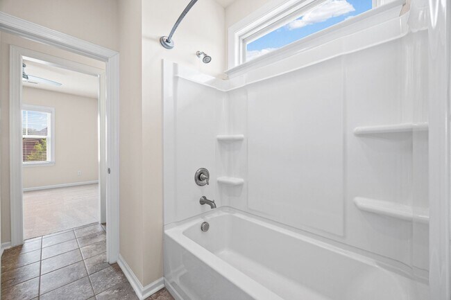 Building Photo - Stunning 4 bedrm, 3.5 Bath home in Chapel Cove of South Charlotte!