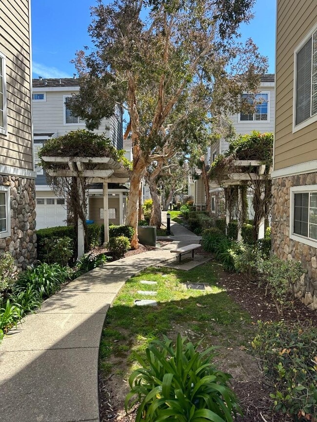 Building Photo - 1 Passage Ln