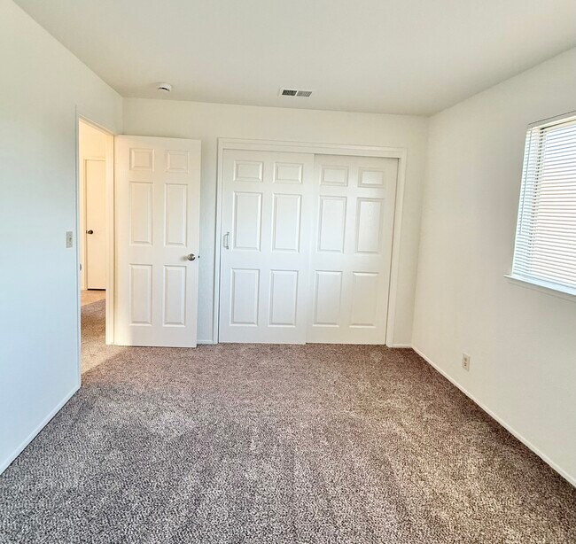 Building Photo - 200 Northwoods Ave