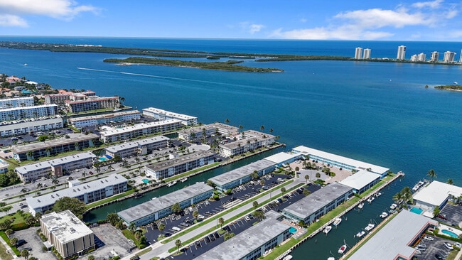 Building Photo - 109 Wettaw Ln